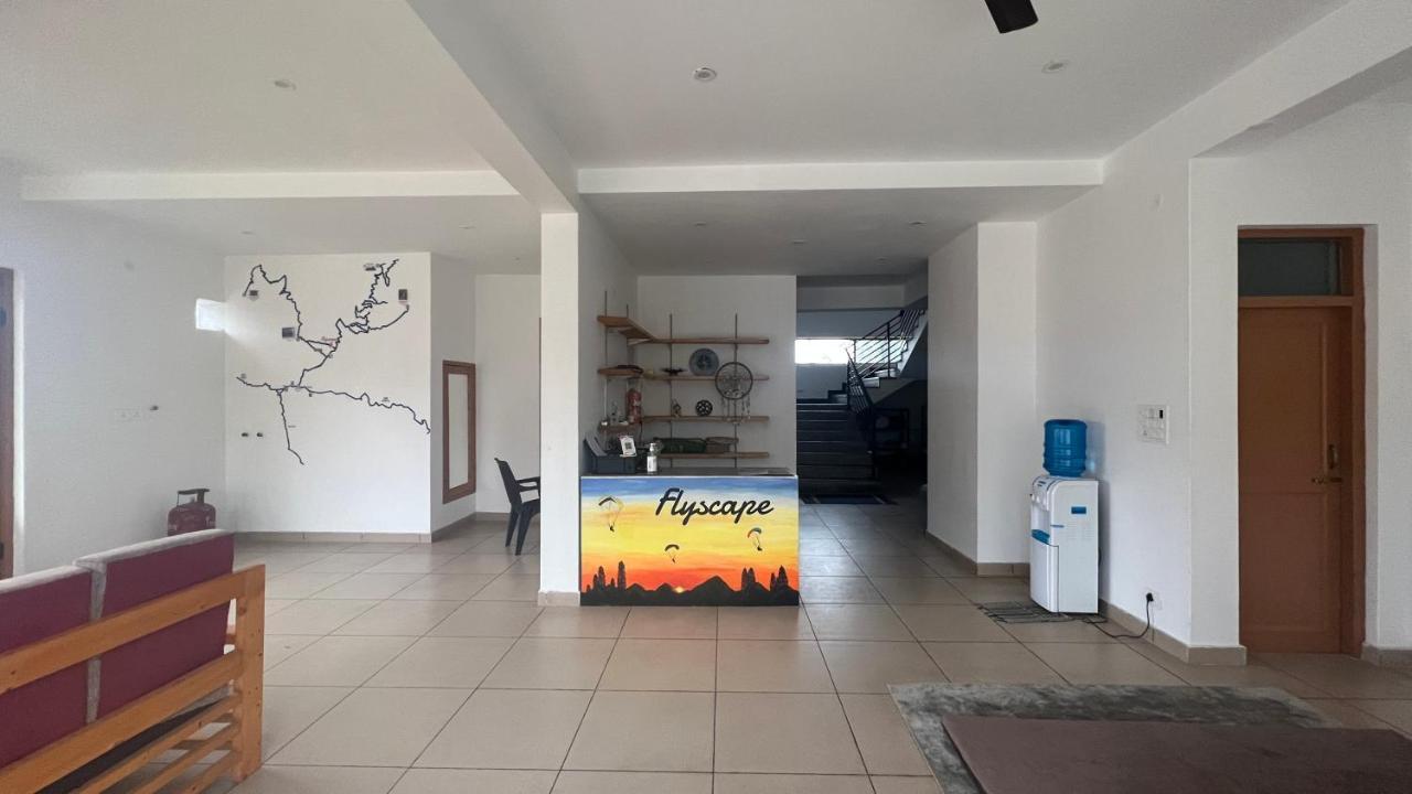 Flyscape Hostel Bīr Екстериор снимка