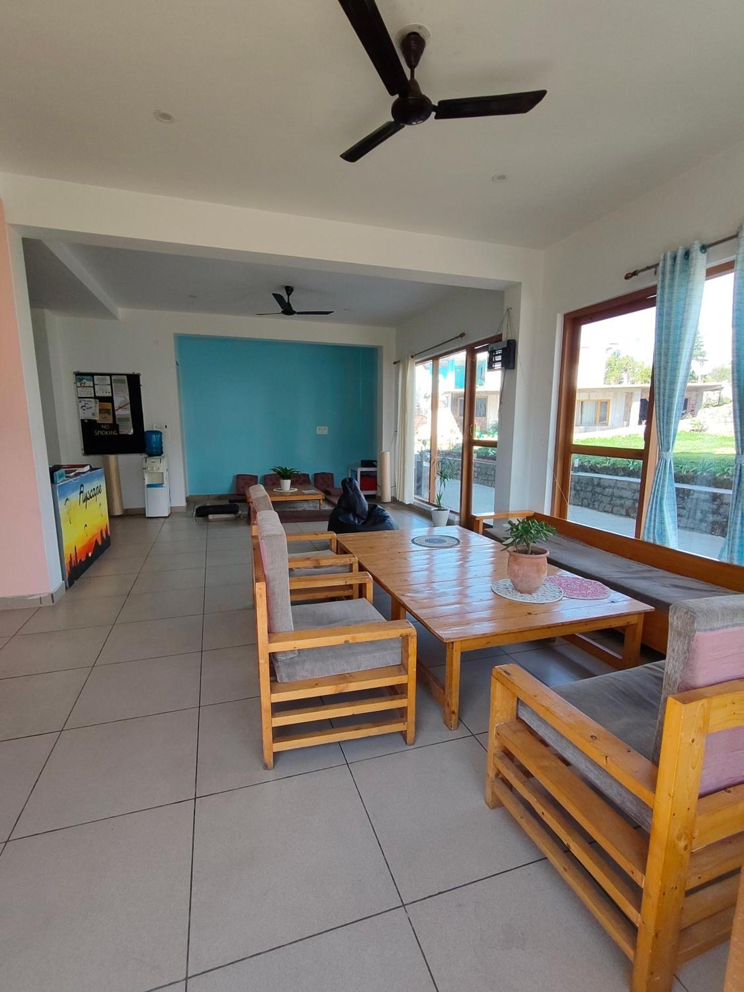 Flyscape Hostel Bīr Екстериор снимка