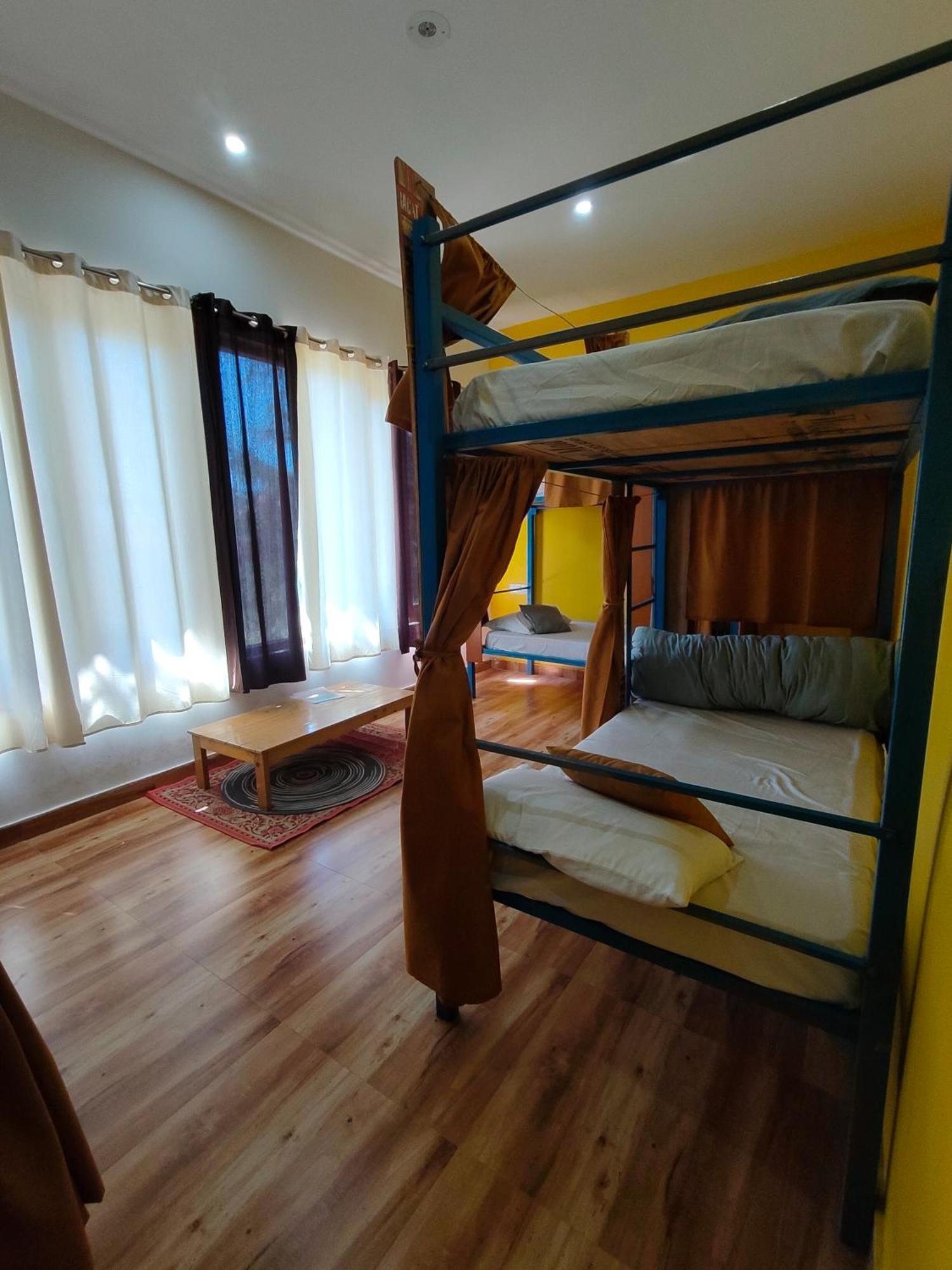 Flyscape Hostel Bīr Екстериор снимка