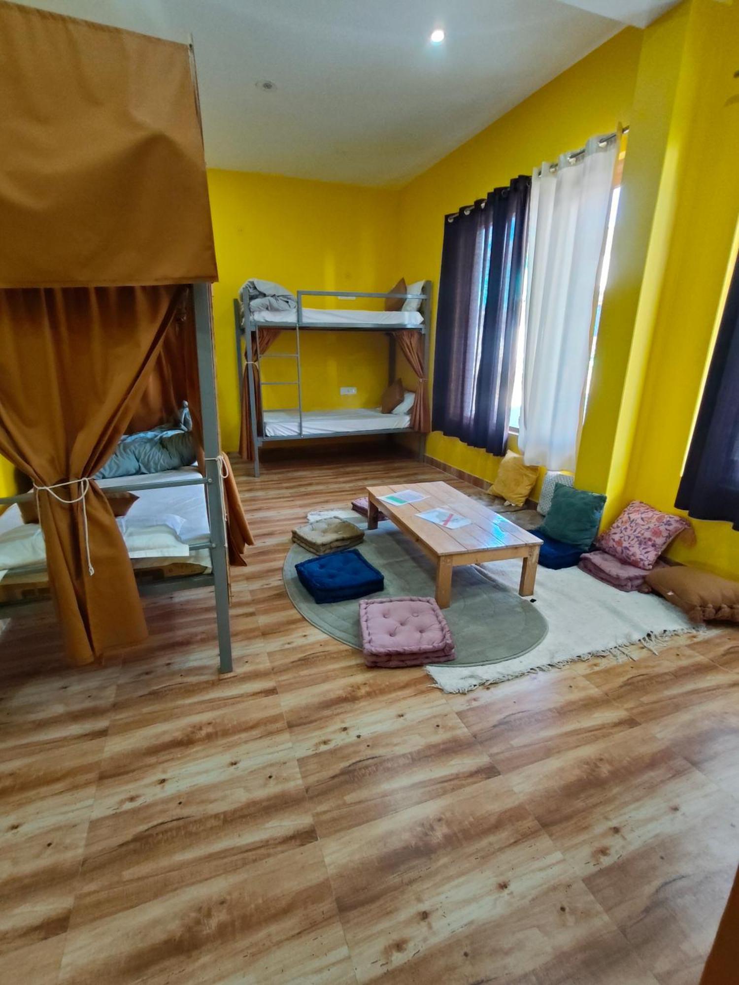 Flyscape Hostel Bīr Екстериор снимка
